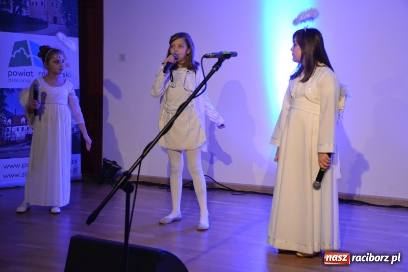 Zdjęcie w galerii na portalu naszraciborz.pl: Jasełka wraz z koncertem kolęd oraz jarmark bożonarodzeniowy na Zamku Piastowskim  wiadomości z regionu