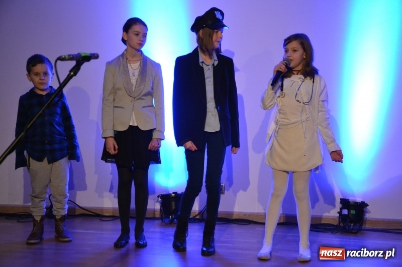 Zdjęcie w galerii na portalu naszraciborz.pl: Jasełka wraz z koncertem kolęd oraz jarmark bożonarodzeniowy na Zamku Piastowskim  wiadomości z regionu