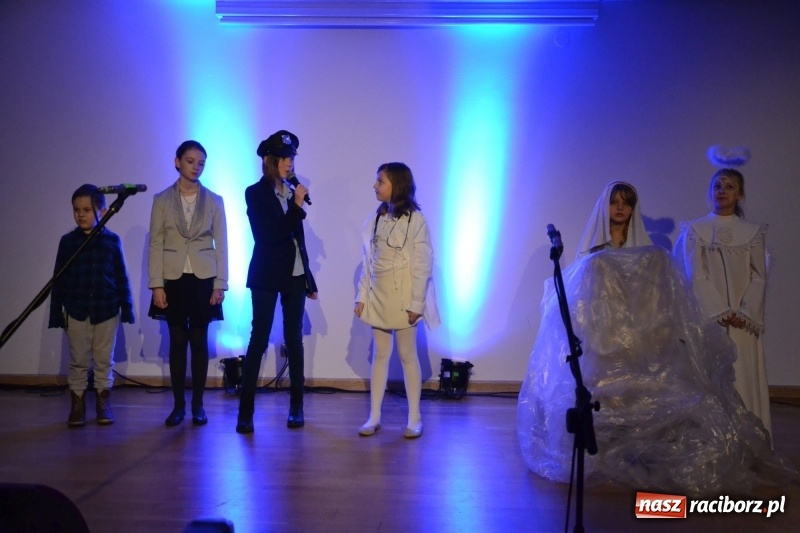 Zdjęcie w galerii na portalu naszraciborz.pl: Jasełka wraz z koncertem kolęd oraz jarmark bożonarodzeniowy na Zamku Piastowskim  wiadomości z regionu