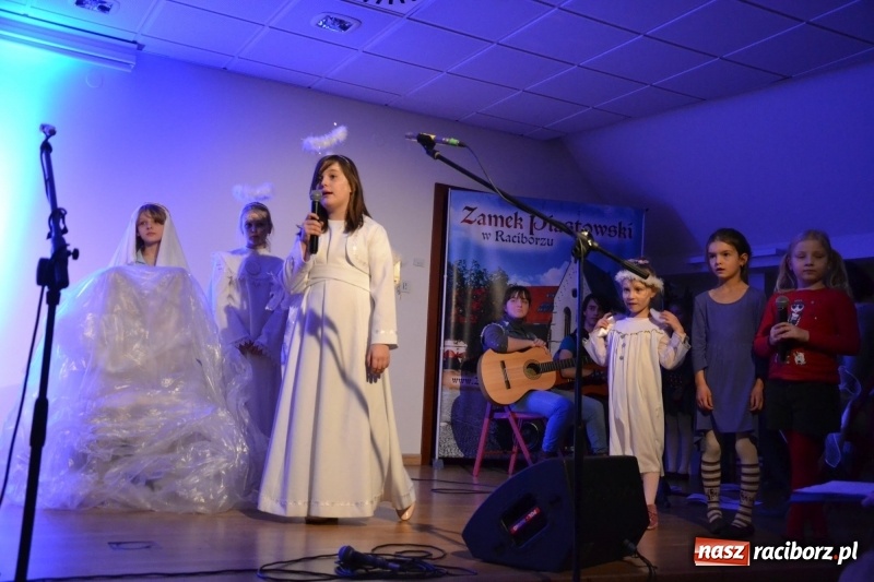 Zdjęcie w galerii na portalu naszraciborz.pl: Jasełka wraz z koncertem kolęd oraz jarmark bożonarodzeniowy na Zamku Piastowskim  wiadomości z regionu