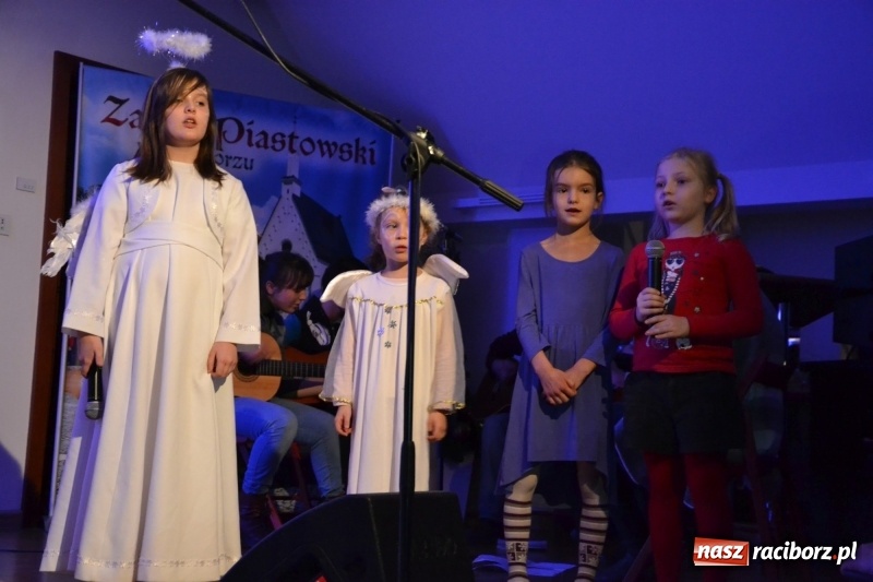 Zdjęcie w galerii na portalu naszraciborz.pl: Jasełka wraz z koncertem kolęd oraz jarmark bożonarodzeniowy na Zamku Piastowskim  wiadomości z regionu
