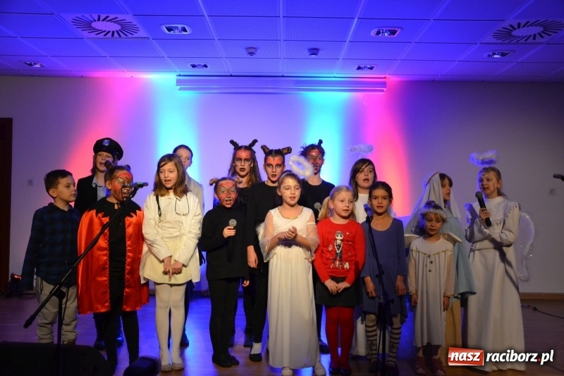 Zdjęcie w galerii na portalu naszraciborz.pl: Jasełka wraz z koncertem kolęd oraz jarmark bożonarodzeniowy na Zamku Piastowskim  wiadomości z regionu
