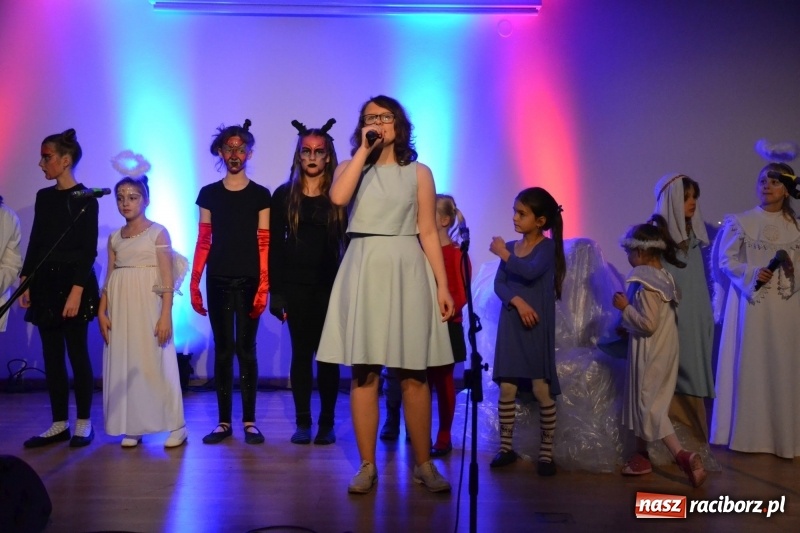 Zdjęcie w galerii na portalu naszraciborz.pl: Jasełka wraz z koncertem kolęd oraz jarmark bożonarodzeniowy na Zamku Piastowskim  wiadomości z regionu