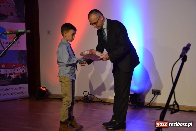 Zdjęcie w galerii na portalu naszraciborz.pl: Jasełka wraz z koncertem kolęd oraz jarmark bożonarodzeniowy na Zamku Piastowskim  wiadomości z regionu