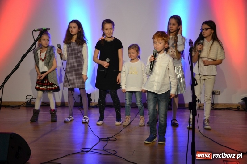 Zdjęcie w galerii na portalu naszraciborz.pl: Jasełka wraz z koncertem kolęd oraz jarmark bożonarodzeniowy na Zamku Piastowskim  wiadomości z regionu