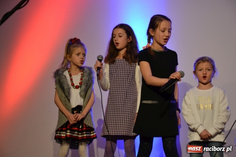 Zdjęcie w galerii na portalu naszraciborz.pl: Jasełka wraz z koncertem kolęd oraz jarmark bożonarodzeniowy na Zamku Piastowskim  wiadomości z regionu