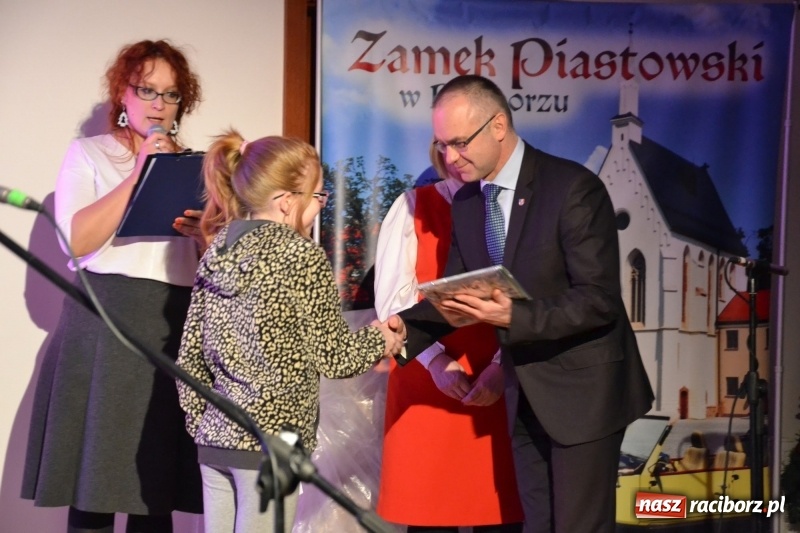 Zdjęcie w galerii na portalu naszraciborz.pl: Jasełka wraz z koncertem kolęd oraz jarmark bożonarodzeniowy na Zamku Piastowskim  wiadomości z regionu