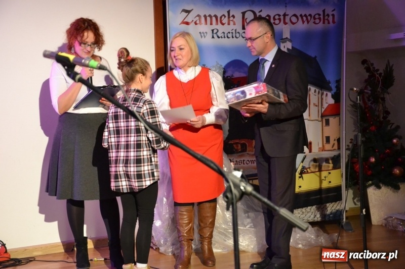 Zdjęcie w galerii na portalu naszraciborz.pl: Jasełka wraz z koncertem kolęd oraz jarmark bożonarodzeniowy na Zamku Piastowskim  wiadomości z regionu