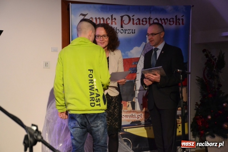 Zdjęcie w galerii na portalu naszraciborz.pl: Jasełka wraz z koncertem kolęd oraz jarmark bożonarodzeniowy na Zamku Piastowskim  wiadomości z regionu