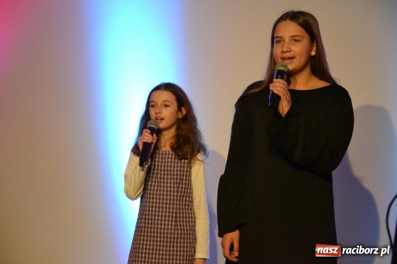 Zdjęcie w galerii na portalu naszraciborz.pl: Jasełka wraz z koncertem kolęd oraz jarmark bożonarodzeniowy na Zamku Piastowskim  wiadomości z regionu