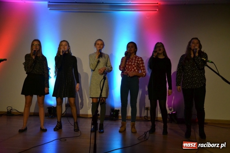 Zdjęcie w galerii na portalu naszraciborz.pl: Jasełka wraz z koncertem kolęd oraz jarmark bożonarodzeniowy na Zamku Piastowskim  wiadomości z regionu