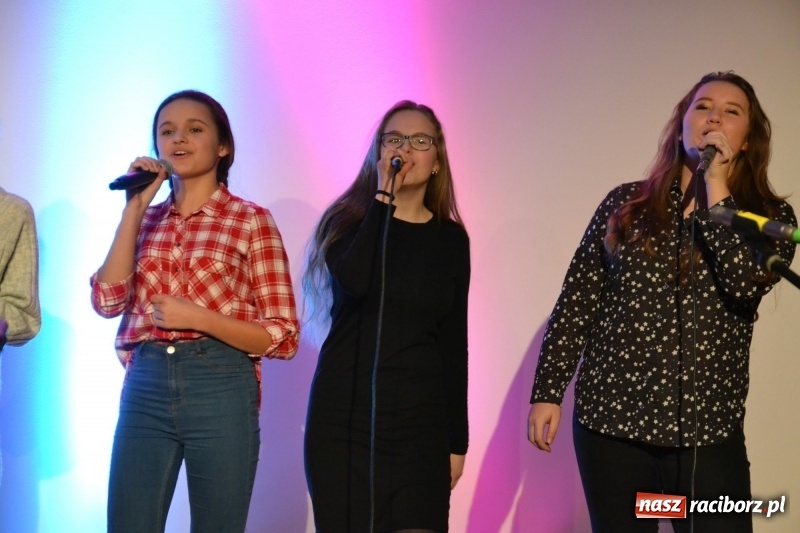 Zdjęcie w galerii na portalu naszraciborz.pl: Jasełka wraz z koncertem kolęd oraz jarmark bożonarodzeniowy na Zamku Piastowskim  wiadomości z regionu