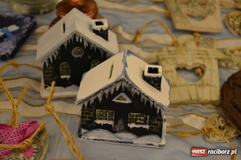 Zdjęcie w galerii na portalu naszraciborz.pl: Jasełka wraz z koncertem kolęd oraz jarmark bożonarodzeniowy na Zamku Piastowskim  wiadomości z regionu