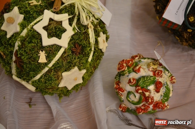 Zdjęcie w galerii na portalu naszraciborz.pl: Jasełka wraz z koncertem kolęd oraz jarmark bożonarodzeniowy na Zamku Piastowskim  wiadomości z regionu