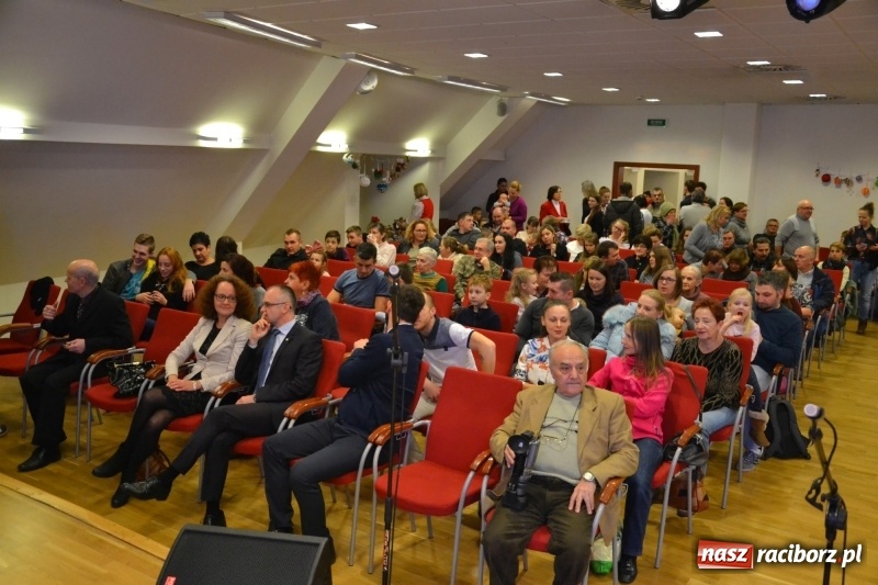 Zdjęcie w galerii na portalu naszraciborz.pl: Jasełka wraz z koncertem kolęd oraz jarmark bożonarodzeniowy na Zamku Piastowskim  wiadomości z regionu