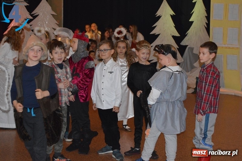 Zdjęcie w galerii na portalu naszraciborz.pl: Jasełka w Szkole Podstawowej numer 4 wiadomości z regionu