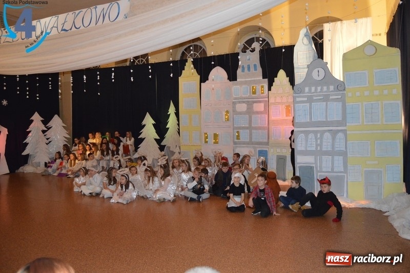 Zdjęcie w galerii na portalu naszraciborz.pl: Jasełka w Szkole Podstawowej numer 4 wiadomości z regionu