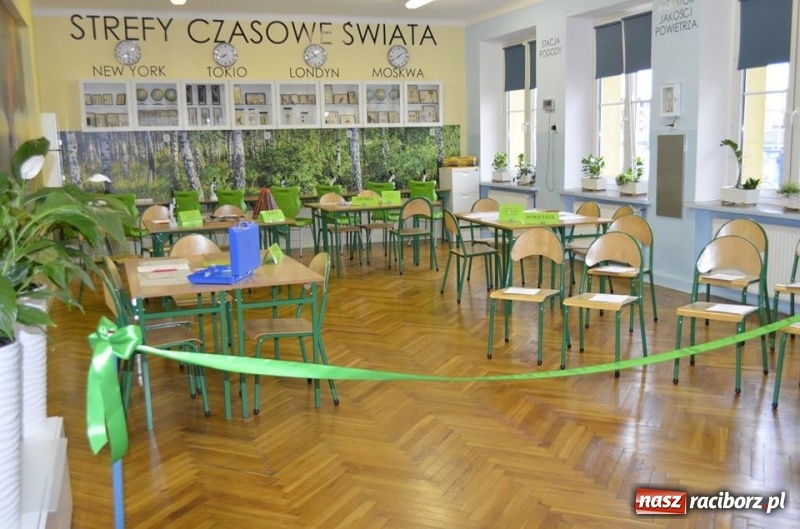 Zdjęcie w galerii na portalu naszraciborz.pl: Uczniowie III LO w Będzinie mogę korzystać z Zielonej Pracowni wiadomości z regionu