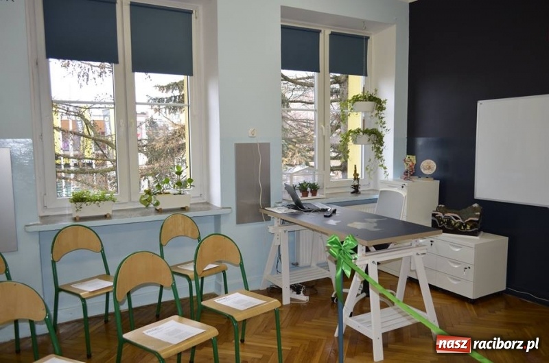 Zdjęcie w galerii na portalu naszraciborz.pl: Uczniowie III LO w Będzinie mogę korzystać z Zielonej Pracowni wiadomości z regionu