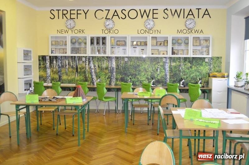 Zdjęcie w galerii na portalu naszraciborz.pl: Uczniowie III LO w Będzinie mogę korzystać z Zielonej Pracowni wiadomości z regionu