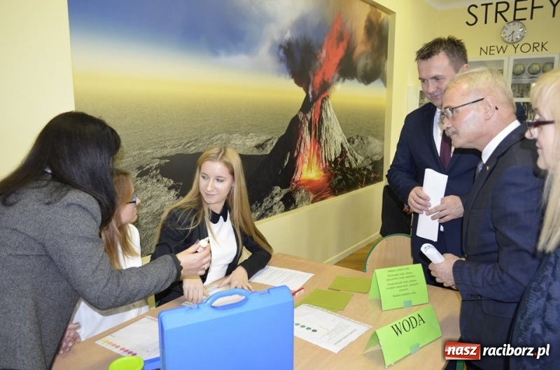 Zdjęcie w galerii na portalu naszraciborz.pl: Uczniowie III LO w Będzinie mogę korzystać z Zielonej Pracowni wiadomości z regionu