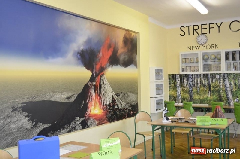 Zdjęcie w galerii na portalu naszraciborz.pl: Uczniowie III LO w Będzinie mogę korzystać z Zielonej Pracowni wiadomości z regionu