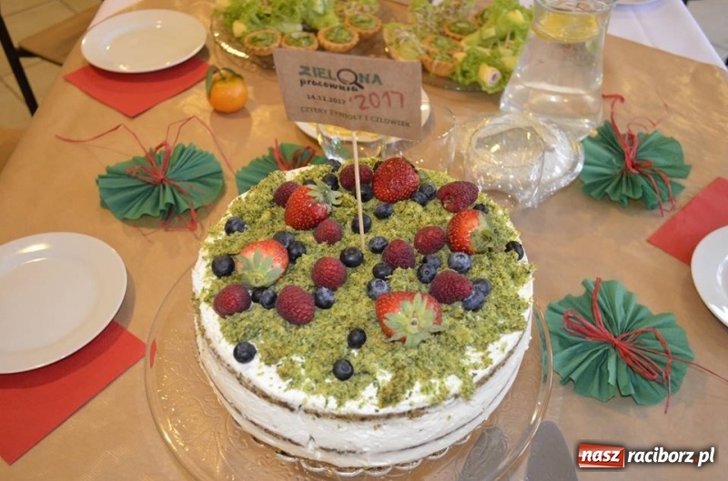 Zdjęcie w galerii na portalu naszraciborz.pl: Uczniowie III LO w Będzinie mogę korzystać z Zielonej Pracowni wiadomości z regionu