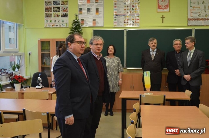 Zdjęcie w galerii na portalu naszraciborz.pl: Zespół Szkół Budowalno-Architektonicznych w Tarnowskich Górach z Zieloną Pracownią wiadomości z regionu