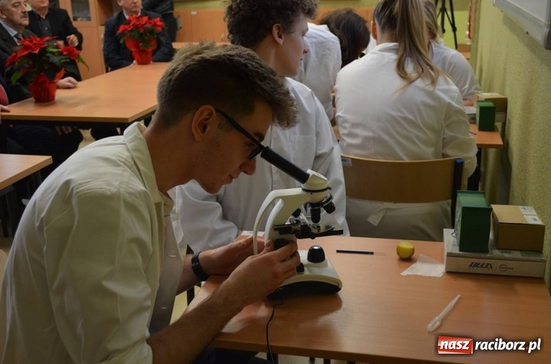 Zdjęcie w galerii na portalu naszraciborz.pl: Zespół Szkół Budowalno-Architektonicznych w Tarnowskich Górach z Zieloną Pracownią wiadomości z regionu