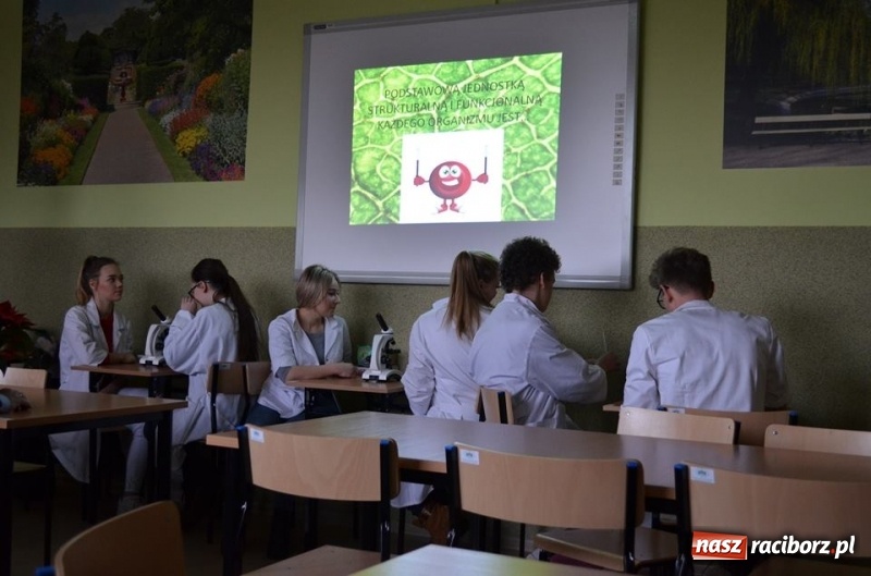 Zdjęcie w galerii na portalu naszraciborz.pl: Zespół Szkół Budowalno-Architektonicznych w Tarnowskich Górach z Zieloną Pracownią wiadomości z regionu