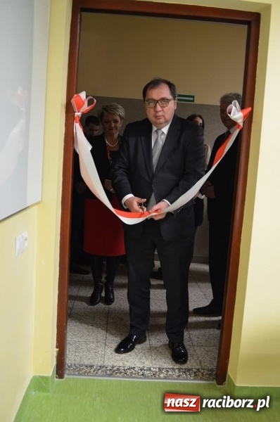 Zdjęcie w galerii na portalu naszraciborz.pl: Liceum Ogólnokształcące im. Powstańców Śląskich w Bieruniu z Zieloną Pracownią wiadomości z regionu