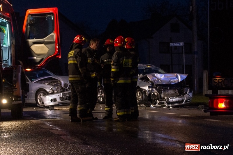 Zdjęcie w galerii na portalu naszraciborz.pl: Zderzenie BMW i passata w Samborowicach  wiadomości z regionu