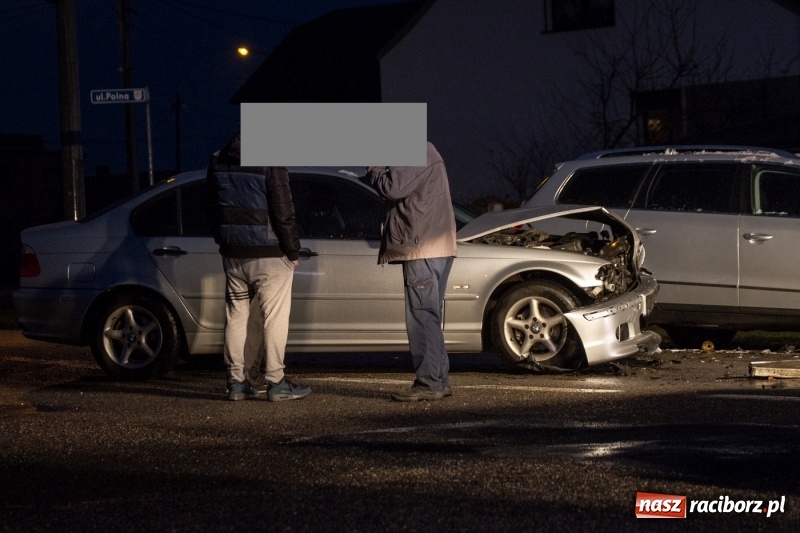 Zdjęcie w galerii na portalu naszraciborz.pl: Zderzenie BMW i passata w Samborowicach  wiadomości z regionu