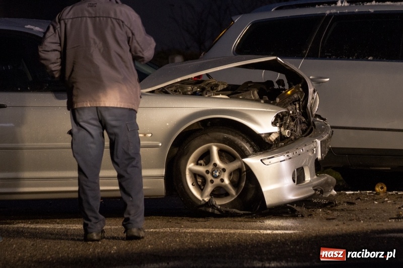 Zdjęcie w galerii na portalu naszraciborz.pl: Zderzenie BMW i passata w Samborowicach  wiadomości z regionu