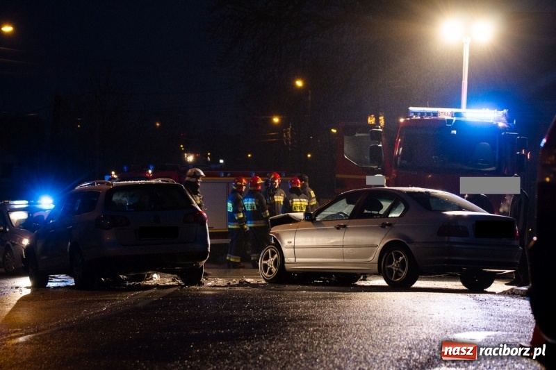 Zdjęcie w galerii na portalu naszraciborz.pl: Zderzenie BMW i passata w Samborowicach  wiadomości z regionu