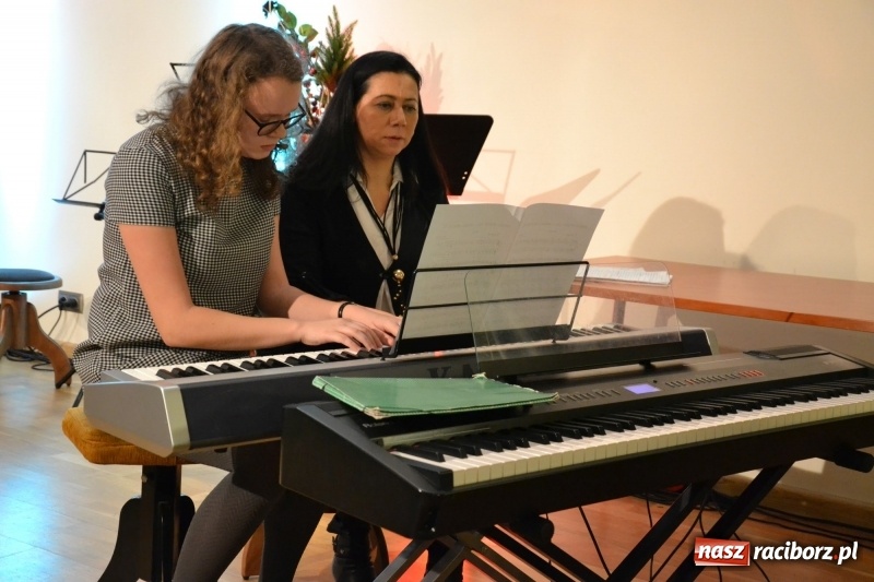 Zdjęcie w galerii na portalu naszraciborz.pl: Koncert kolędowy na Zamku Piastowskim wiadomości z regionu