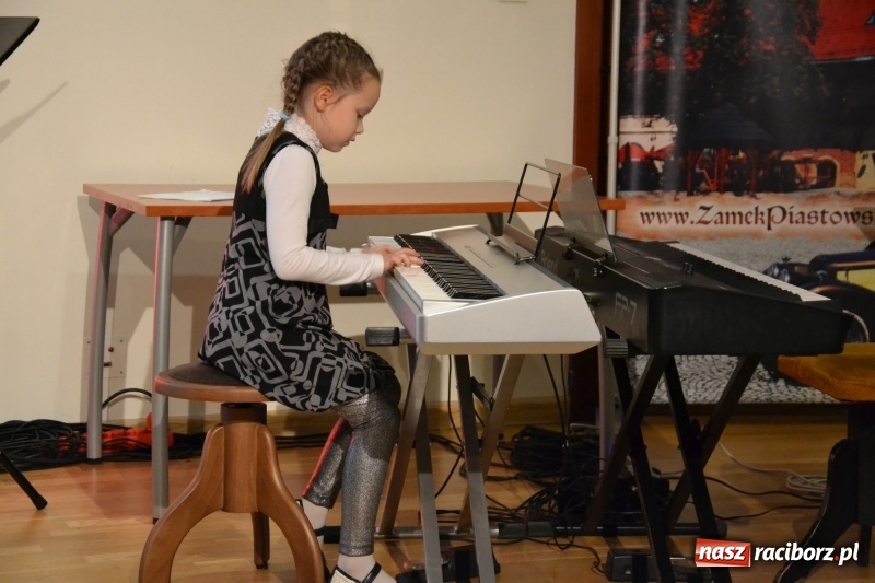 Zdjęcie w galerii na portalu naszraciborz.pl: Koncert kolędowy na Zamku Piastowskim wiadomości z regionu