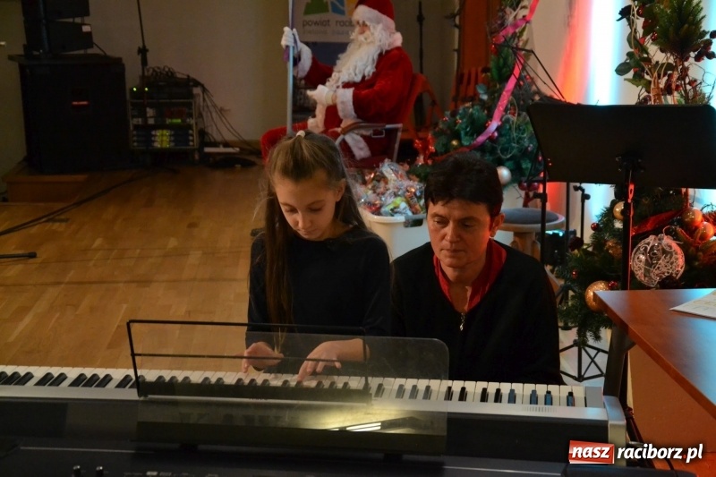 Zdjęcie w galerii na portalu naszraciborz.pl: Koncert kolędowy na Zamku Piastowskim wiadomości z regionu