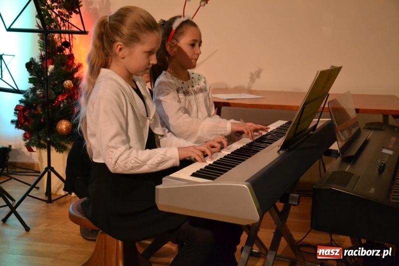 Zdjęcie w galerii na portalu naszraciborz.pl: Koncert kolędowy na Zamku Piastowskim wiadomości z regionu