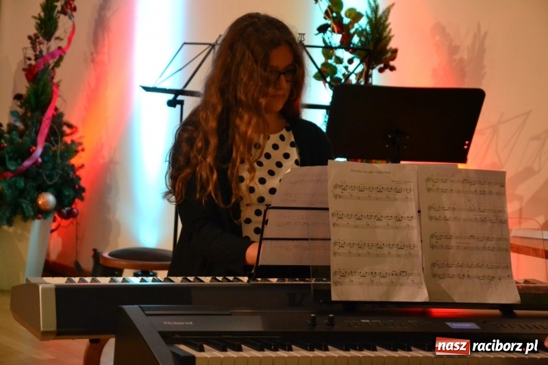 Zdjęcie w galerii na portalu naszraciborz.pl: Koncert kolędowy na Zamku Piastowskim wiadomości z regionu