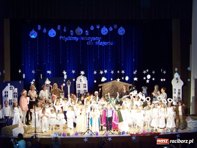 Zdjęcie w galerii na portalu naszraciborz.pl: Dzieci z Przedszkola nr 15 wystawiły jasełka na scenie RCK wiadomości z regionu
