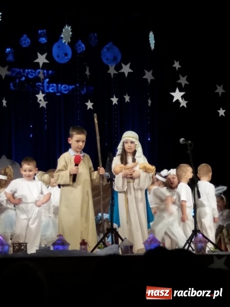 Zdjęcie w galerii na portalu naszraciborz.pl: Dzieci z Przedszkola nr 15 wystawiły jasełka na scenie RCK wiadomości z regionu