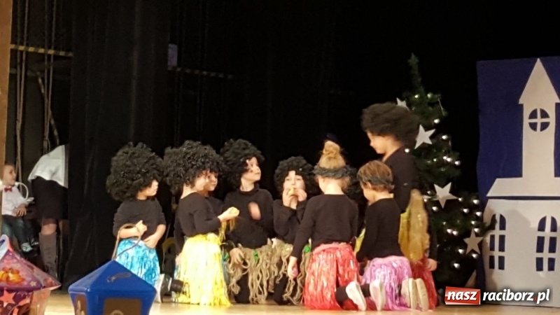 Zdjęcie w galerii na portalu naszraciborz.pl: Dzieci z Przedszkola nr 15 wystawiły jasełka na scenie RCK wiadomości z regionu