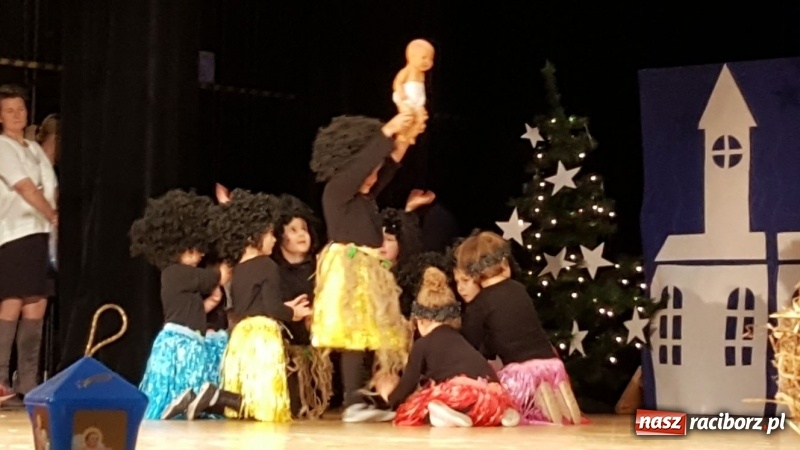 Zdjęcie w galerii na portalu naszraciborz.pl: Dzieci z Przedszkola nr 15 wystawiły jasełka na scenie RCK wiadomości z regionu