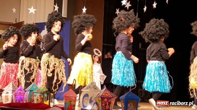 Zdjęcie w galerii na portalu naszraciborz.pl: Dzieci z Przedszkola nr 15 wystawiły jasełka na scenie RCK wiadomości z regionu