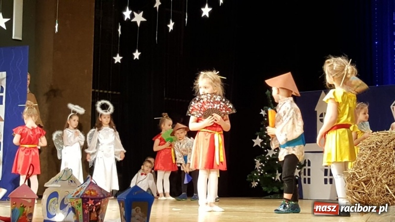 Zdjęcie w galerii na portalu naszraciborz.pl: Dzieci z Przedszkola nr 15 wystawiły jasełka na scenie RCK wiadomości z regionu