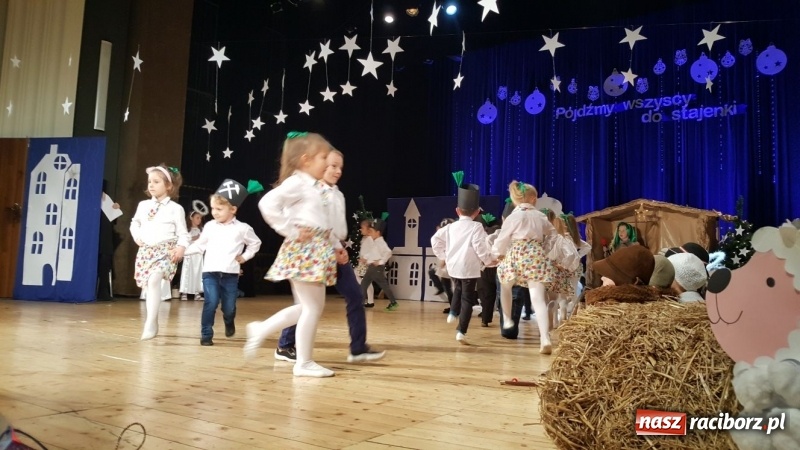 Zdjęcie w galerii na portalu naszraciborz.pl: Dzieci z Przedszkola nr 15 wystawiły jasełka na scenie RCK wiadomości z regionu
