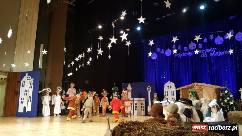 Zdjęcie w galerii na portalu naszraciborz.pl: Dzieci z Przedszkola nr 15 wystawiły jasełka na scenie RCK wiadomości z regionu