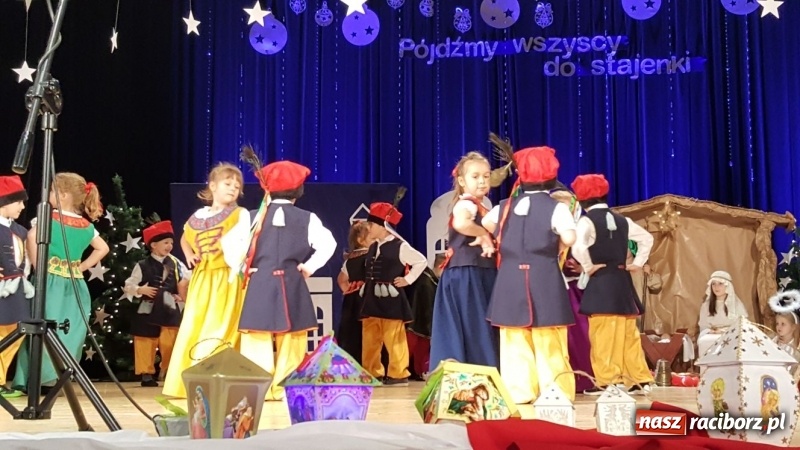 Zdjęcie w galerii na portalu naszraciborz.pl: Dzieci z Przedszkola nr 15 wystawiły jasełka na scenie RCK wiadomości z regionu