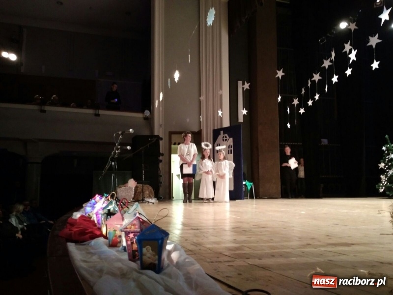 Zdjęcie w galerii na portalu naszraciborz.pl: Dzieci z Przedszkola nr 15 wystawiły jasełka na scenie RCK wiadomości z regionu